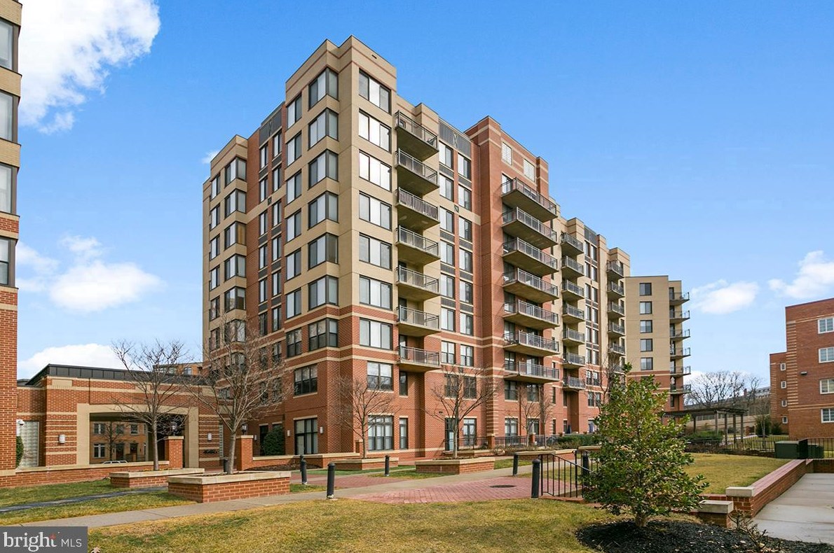 2220 Fairfax Dr #407, Arlington, VA 22201