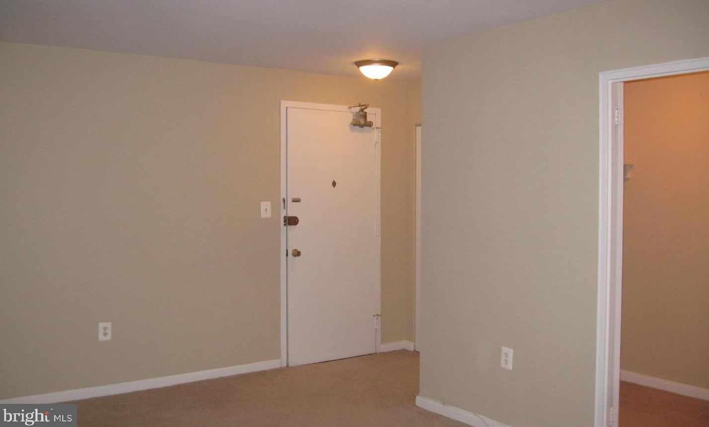 1300 S Arlington Ridge Rd #416, Arlington, VA 22202