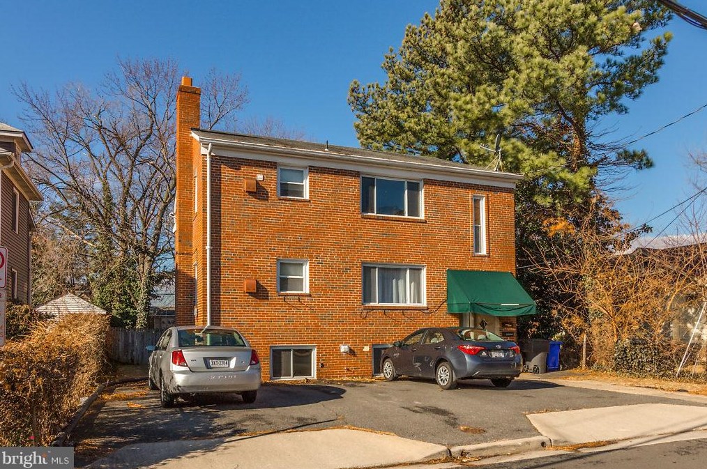 728 Wakefield St, Arlington VA  22203-2065 exterior