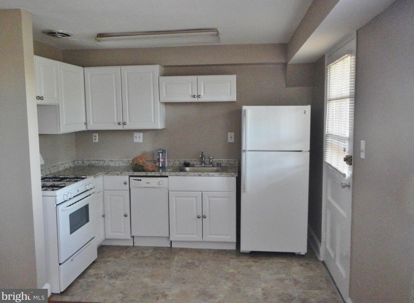1581 N Colonial Ter Apt 102, Arlington, VA 22209