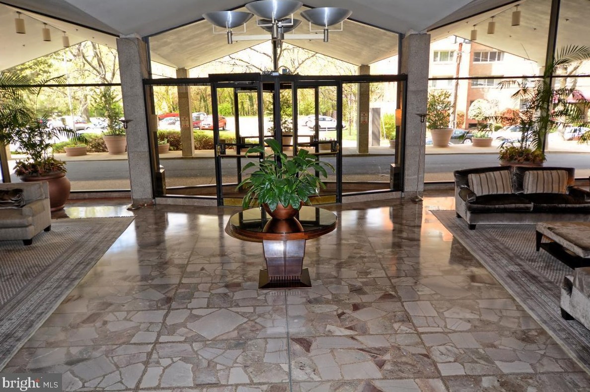 1200 N Nash St #106, Arlington, VA 22209