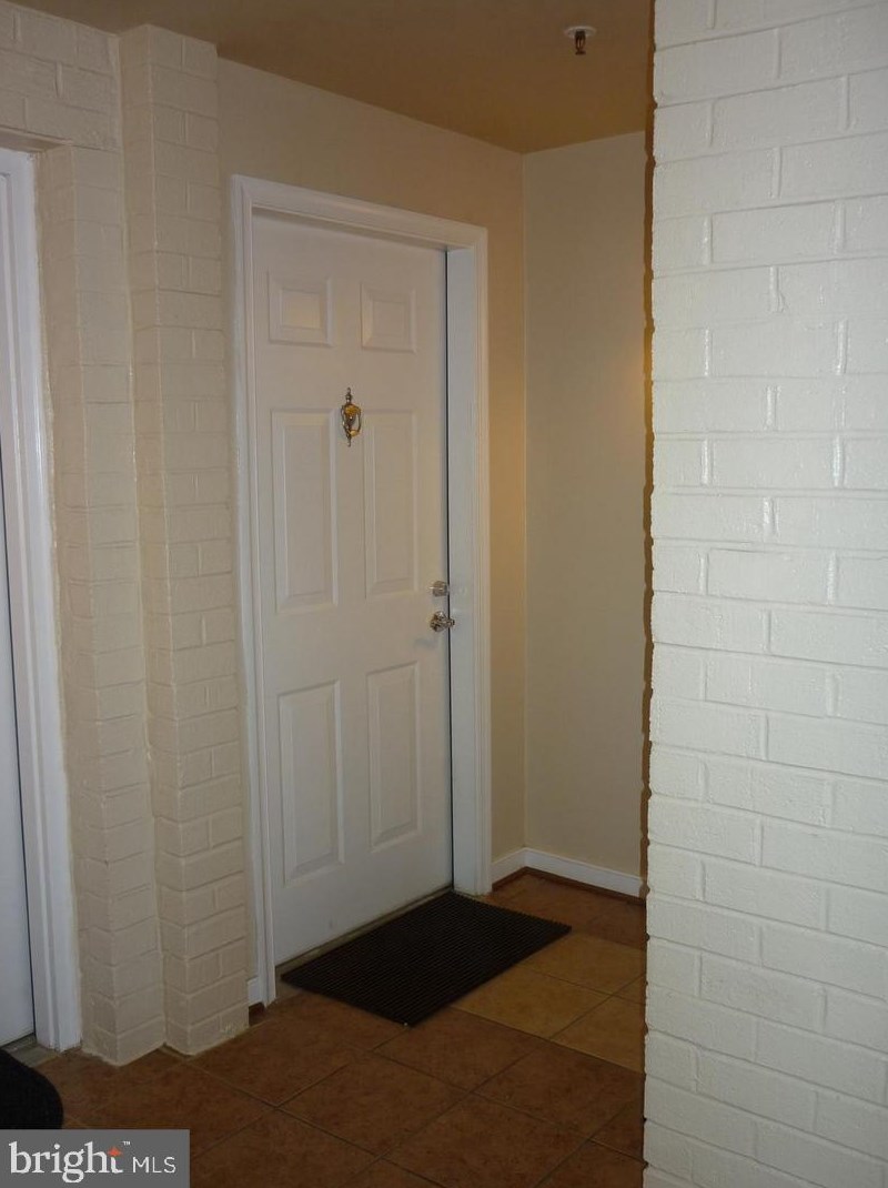 4069 S Four Mile Run Dr #302, Arlington, VA 22204