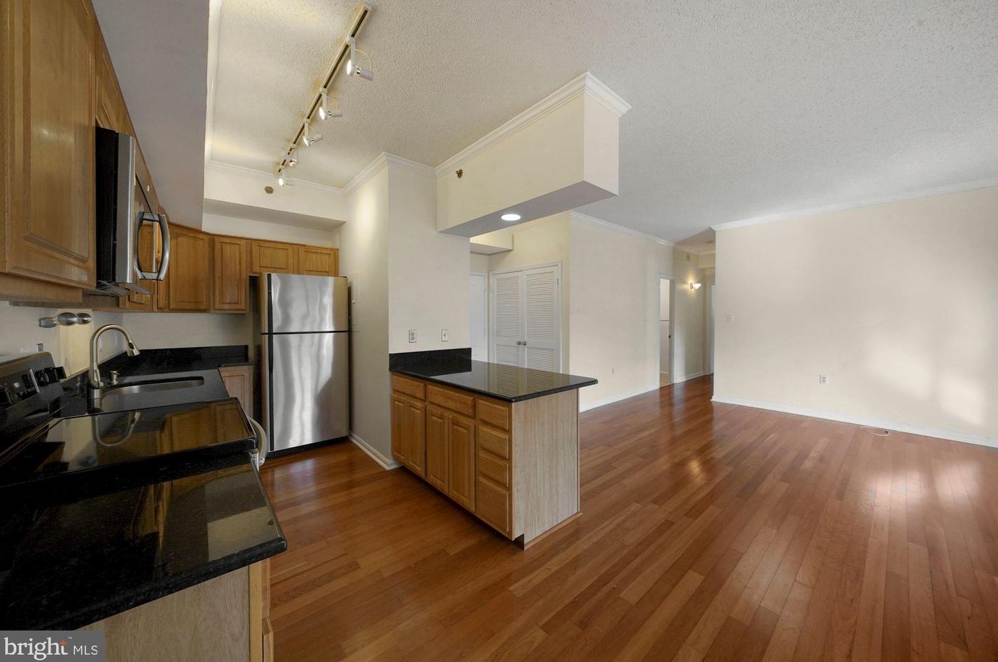 1211 S Eads St #1006, Arlington, VA 22202