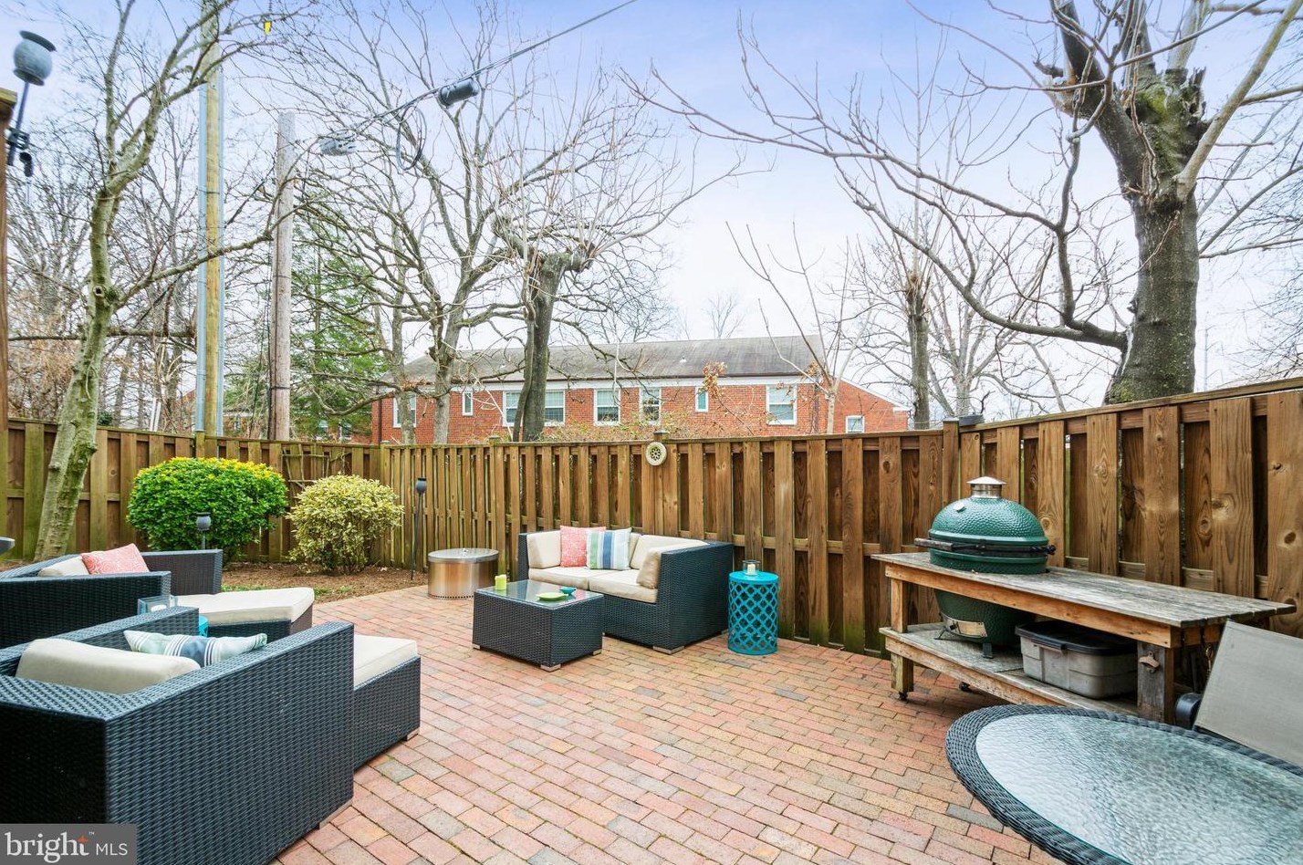 1640 Taylor St, Arlington, VA 22204-4021
