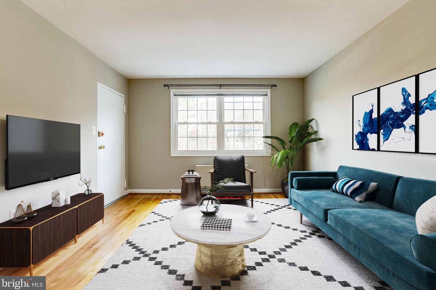 2051 N Woodstock St #201, Arlington, VA 22207
