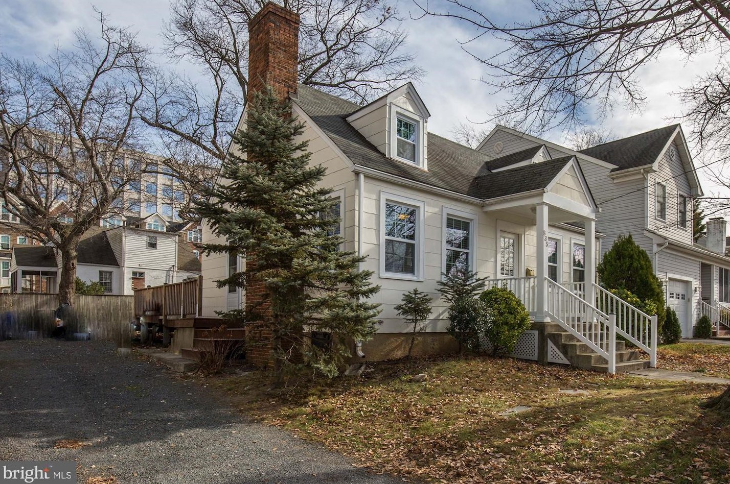 835 Woodrow St, Arlington, VA 22203-1522