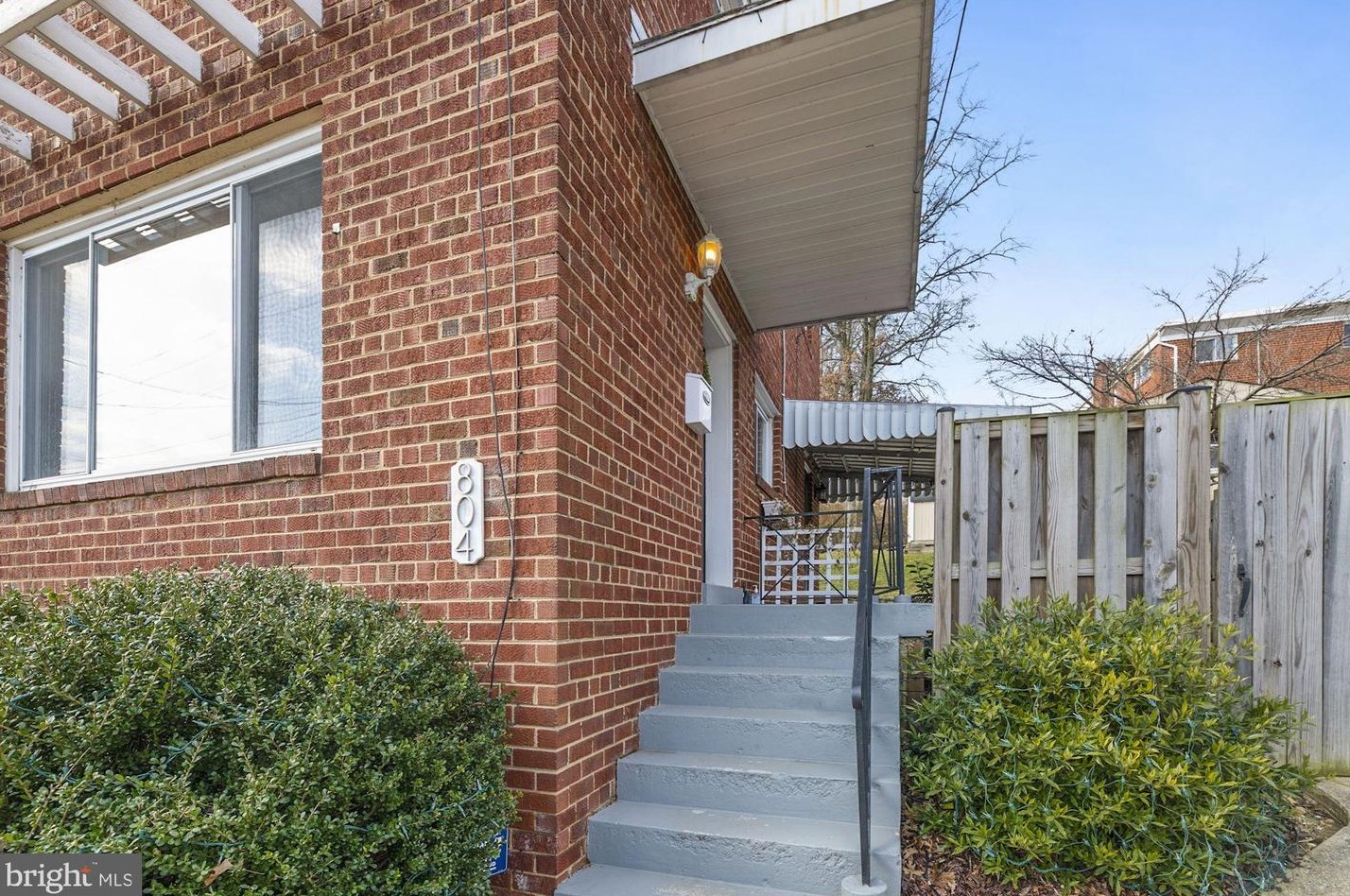 804 Dinwiddie St, Arlington, VA 22204-2912