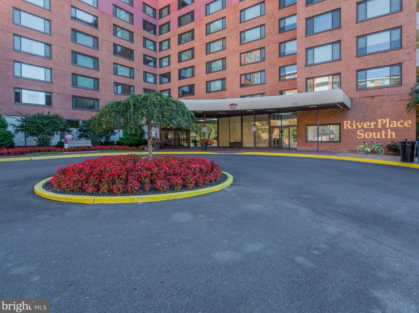 1011 Arlington Blvd #208, Arlington, VA 22209