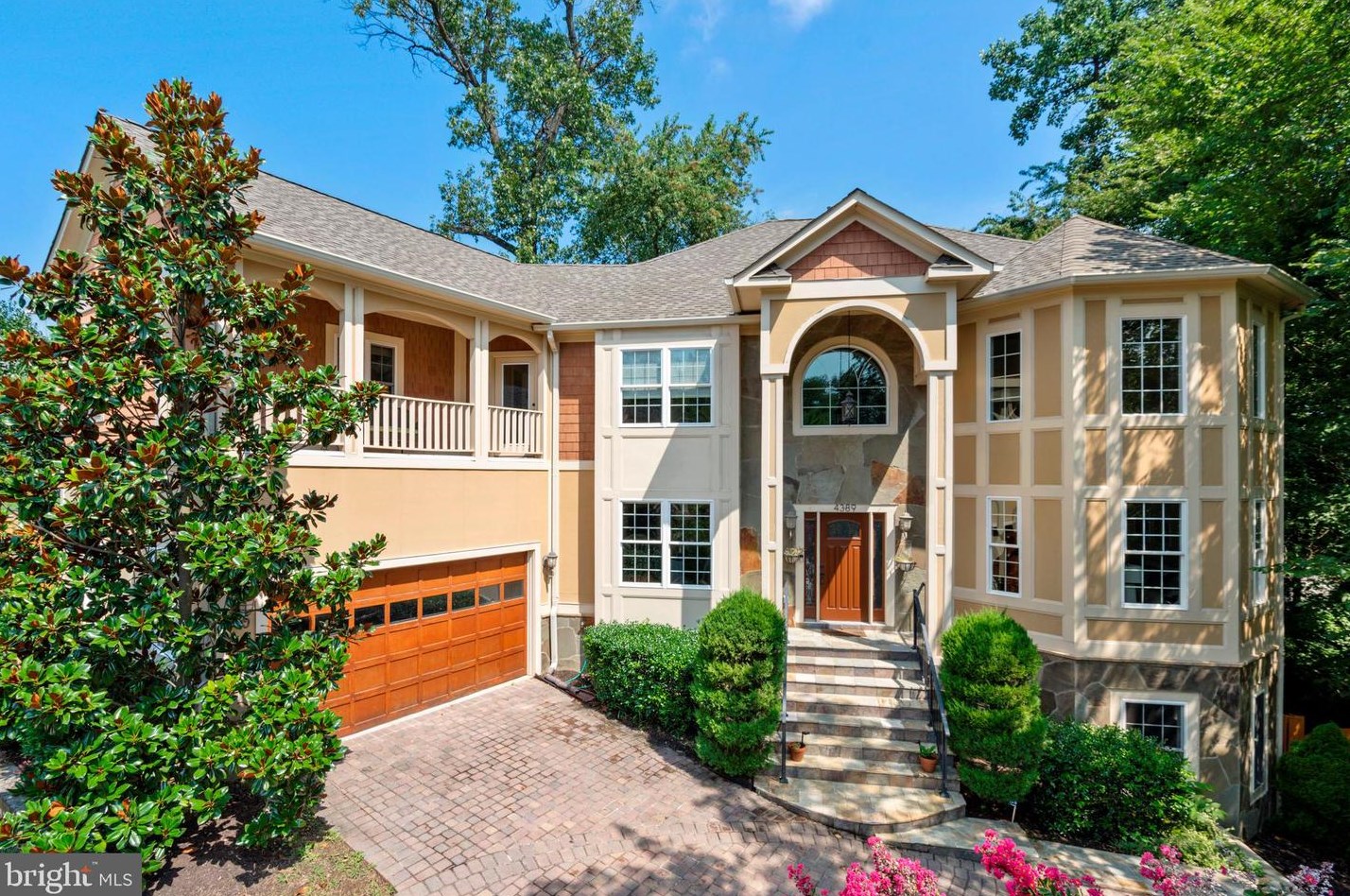 4389 Old Dominion Dr, Arlington, VA 22207-3207