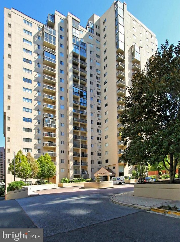 1211 S Eads St #810, Arlington, VA 22202