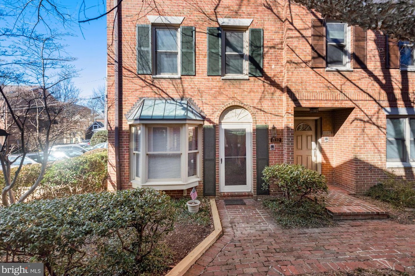 1132 Taylor St, Arlington, VA 22201-4790