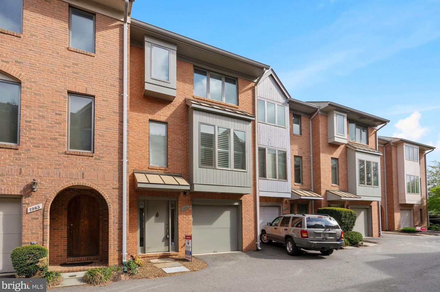 1985 N Adams St, Arlington, VA 22201