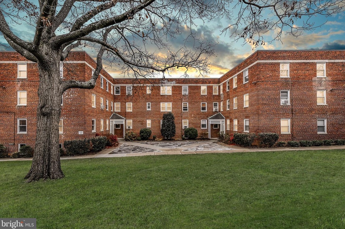 2040 N Vermont St #304, Arlington, VA 22207