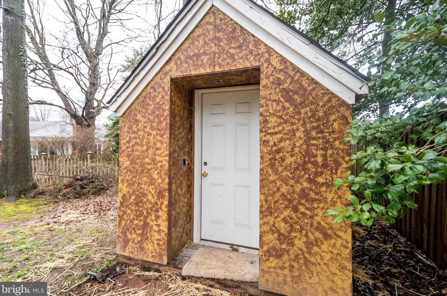 2219 Nottingham St, Arlington VA  22205-3338 exterior
