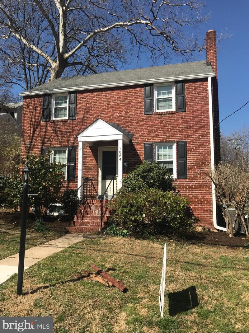 1084 N Montana St, Arlington, VA 22205