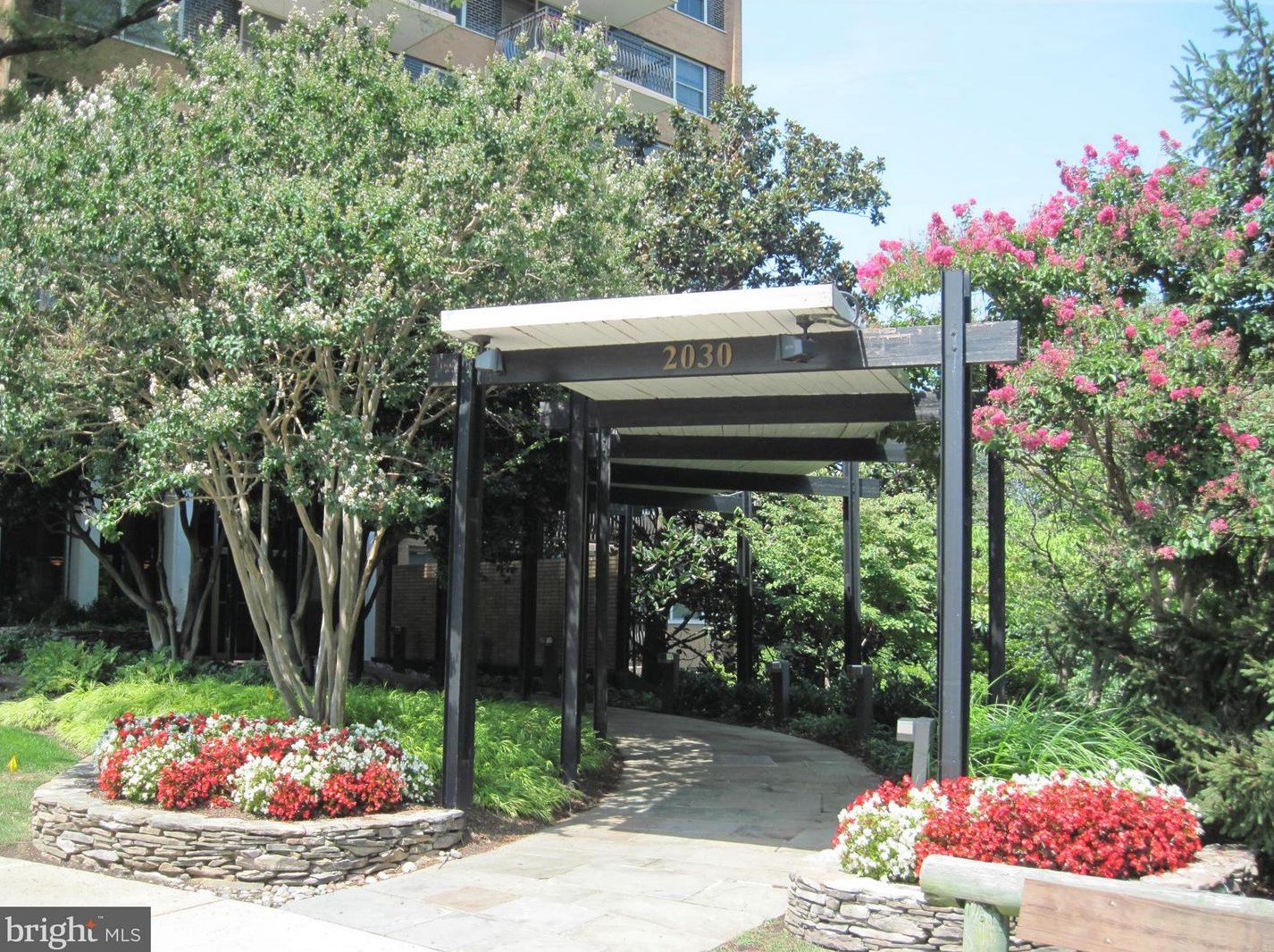 2030 N Adams St #605, Arlington, VA 22201