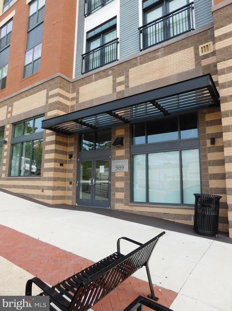 989 S Buchanan St #407, Arlington, VA 22204