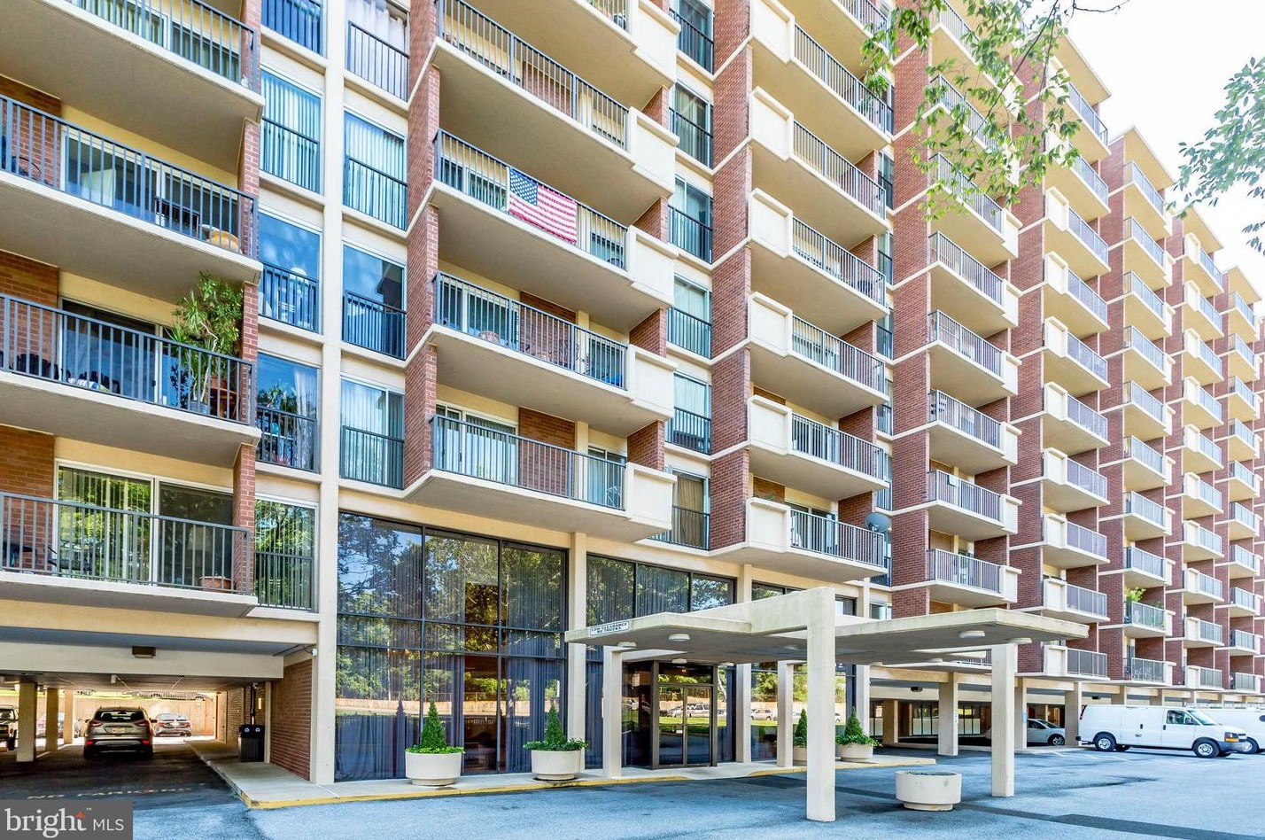 1300 Army Navy Dr #408, Arlington, VA 22202