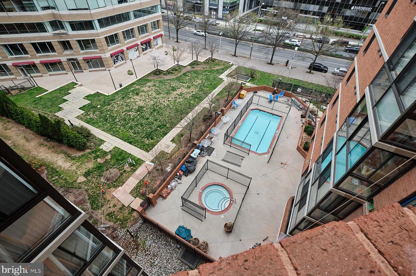 1001 Randolph St, Arlington VA  22201-5602 exterior