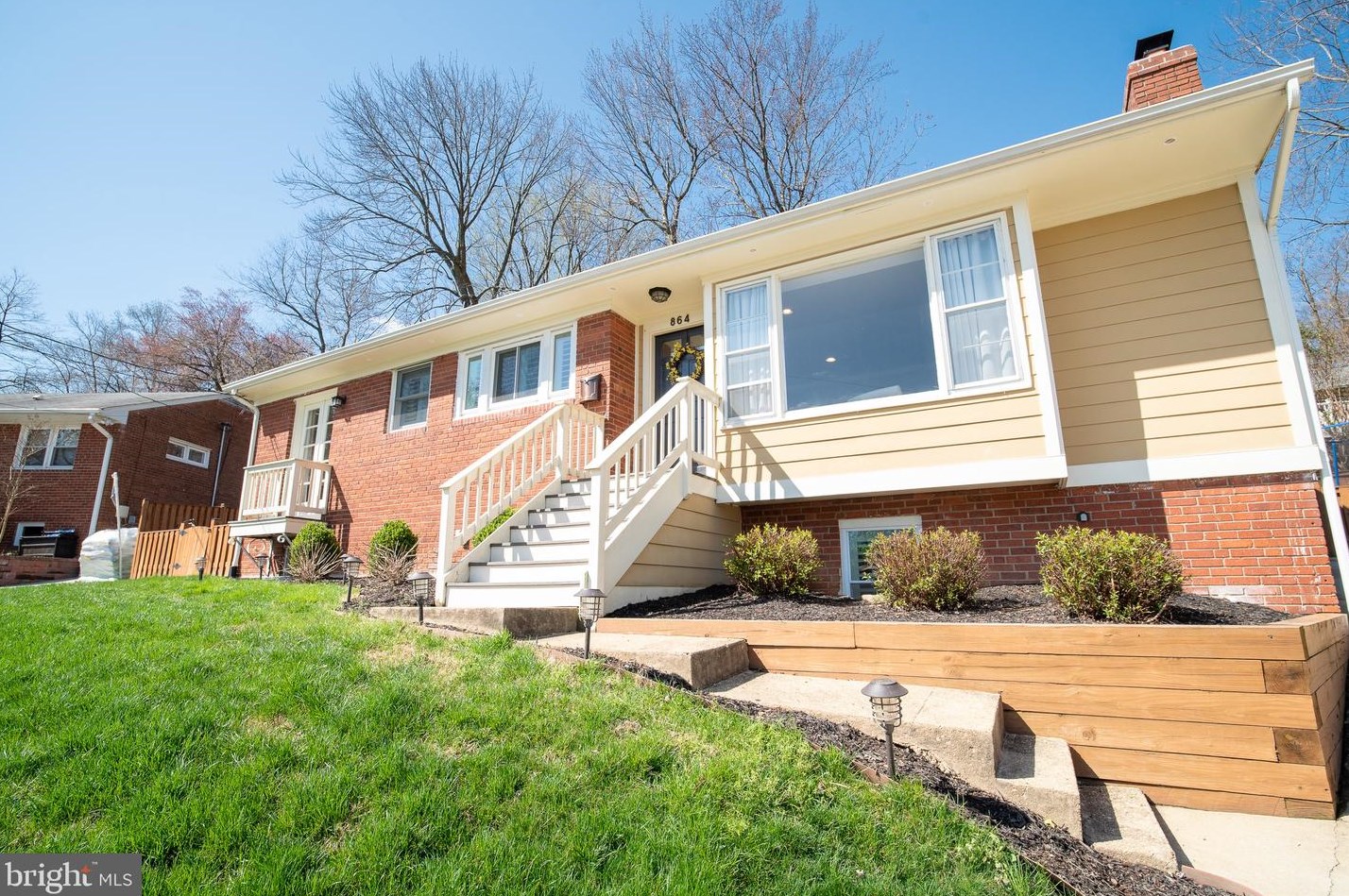 864 Longfellow St, Arlington, VA 22205-1435
