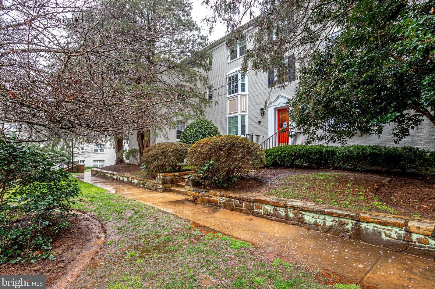 804 S Arlington Mill Dr Apt 202, Arlington, VA 22204