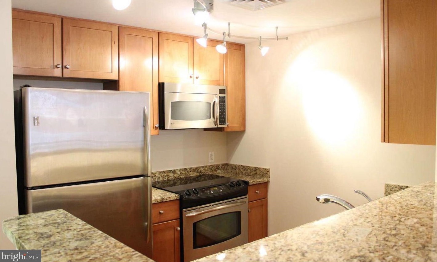 1020 N Highland St #706, Arlington, VA 22201