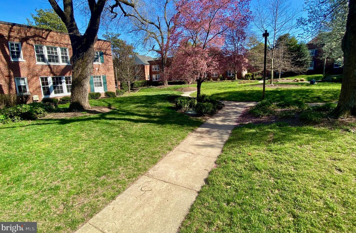1748 N Rhodes St Apt 322, Arlington, VA 22201