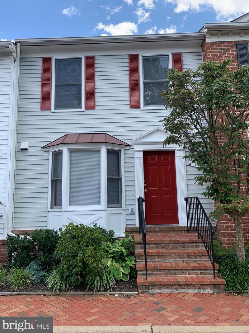 2113 N Tazewell Ct, Arlington, VA 22207