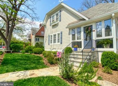 2811 Franklin Rd, Arlington, VA 22201-3913
