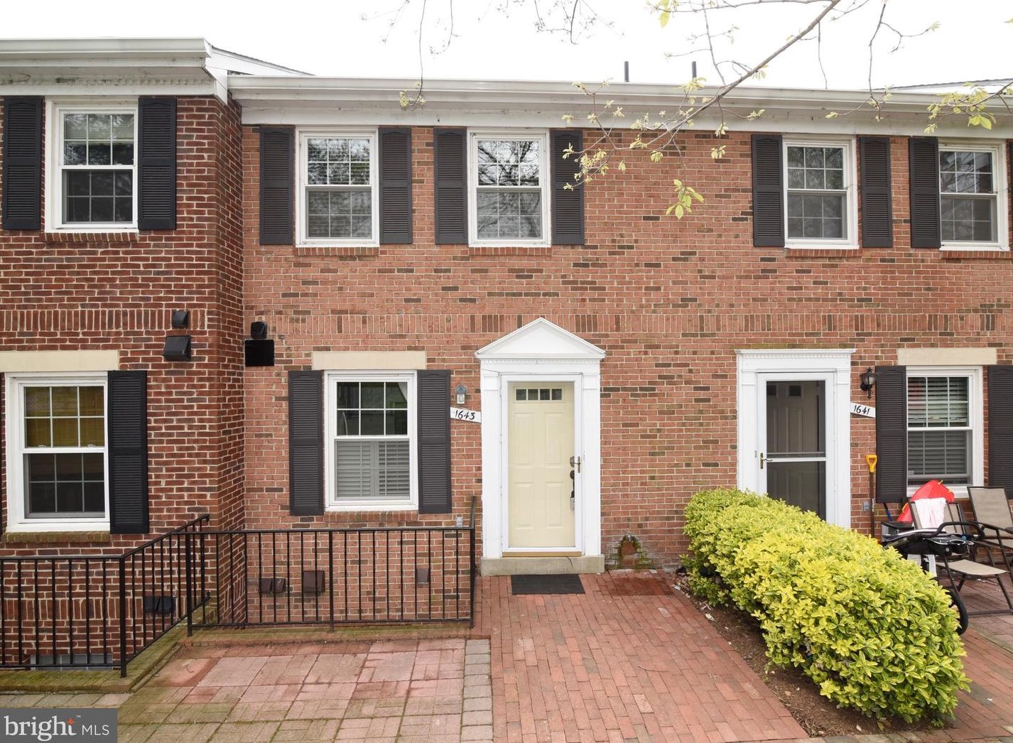 1643 Barton St, Arlington, VA 22204-4856