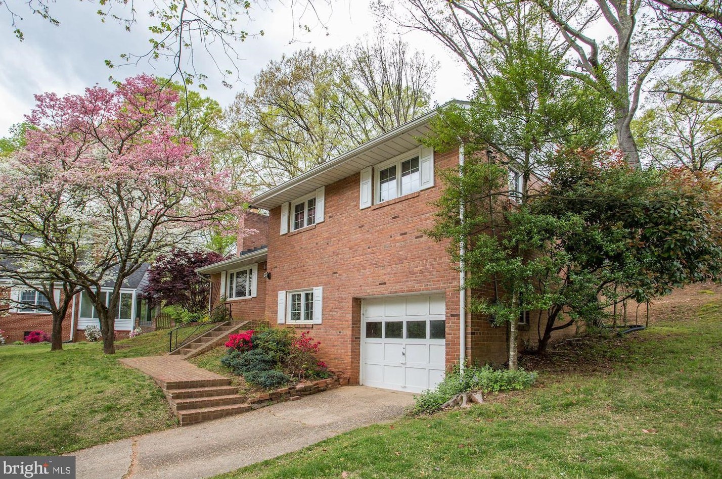 2916 N Stafford St, Arlington, VA 22207