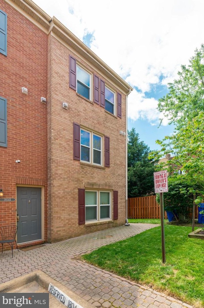 1804 9th St S, Arlington, VA 22204