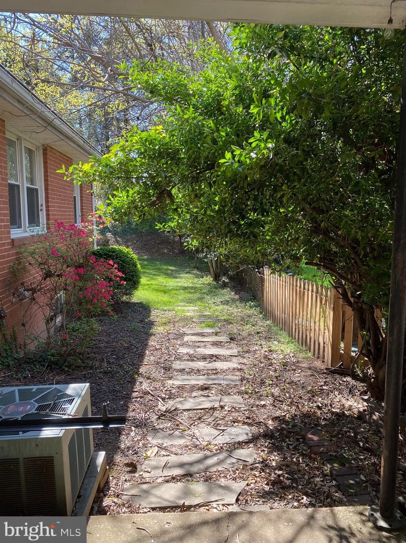 1708 Roosevelt St, Arlington VA  22205-1851 exterior