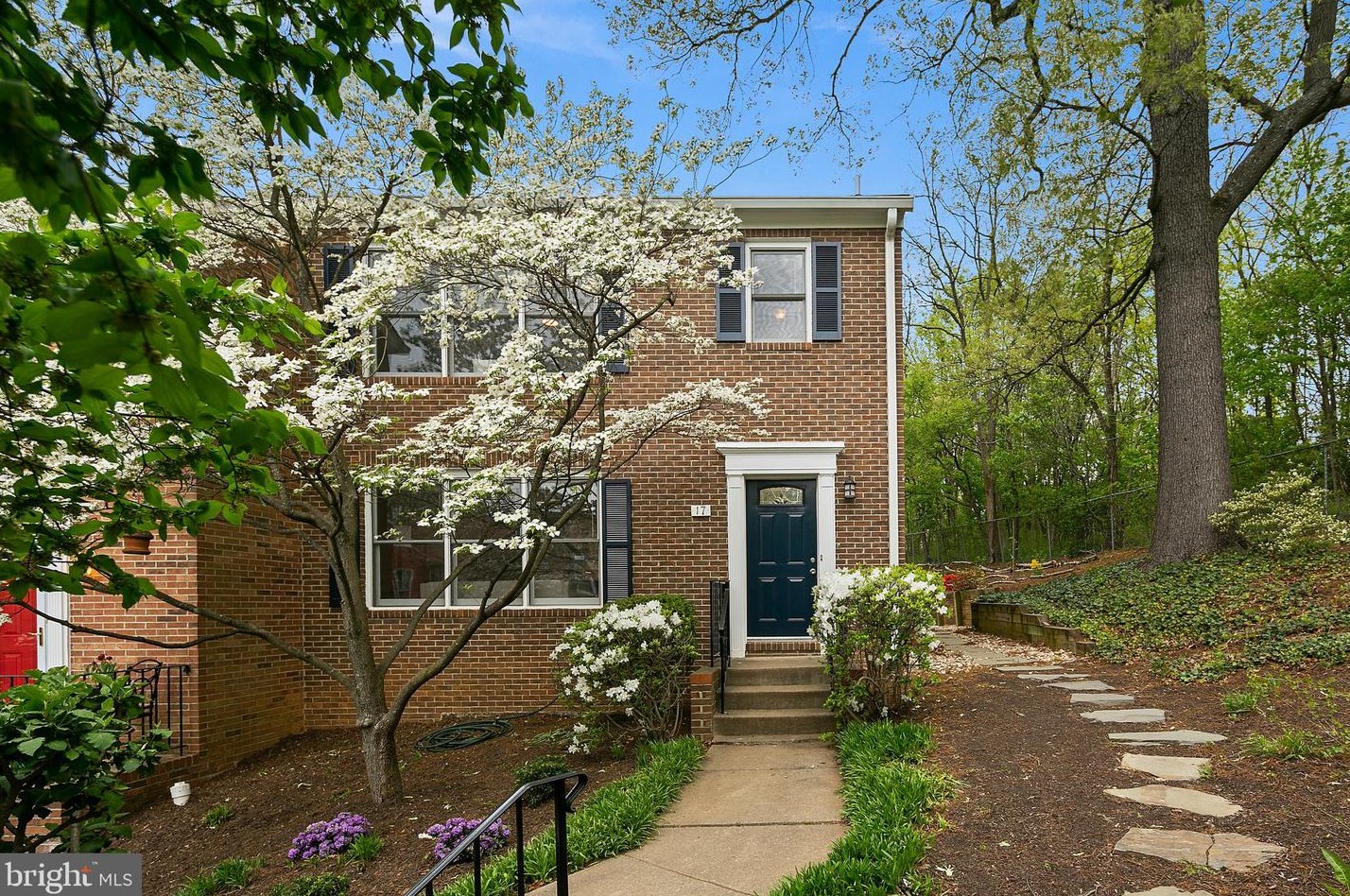 17 Oakland St, Arlington, VA 22203-3500