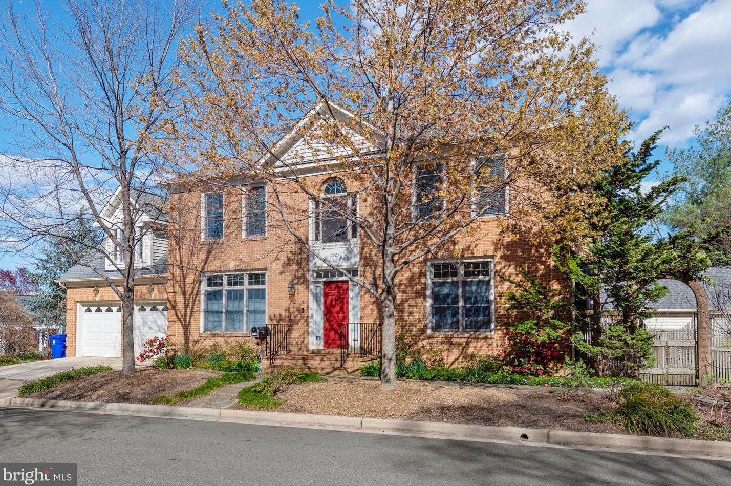 2001 Knoll St, Arlington, VA 22202-2149