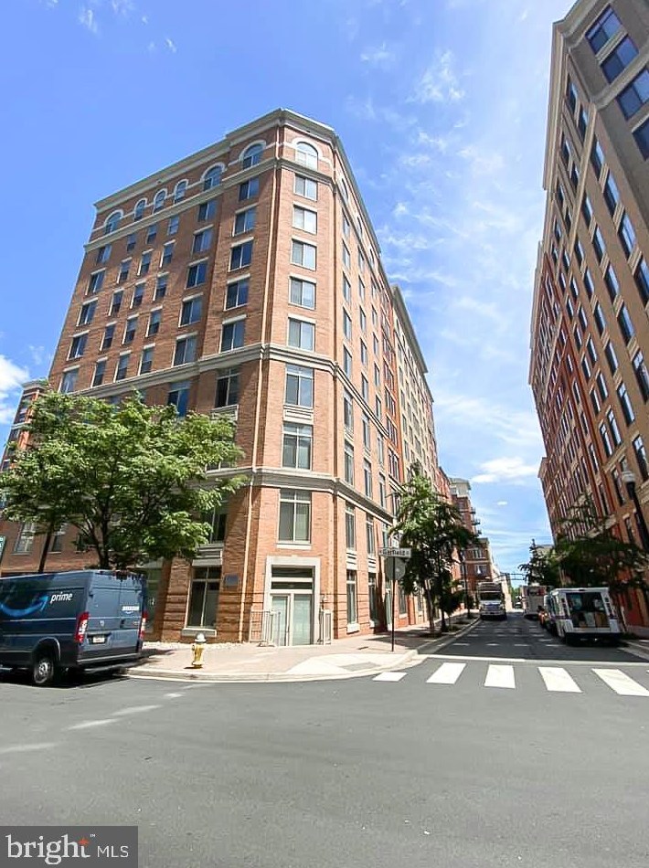 1205 N Garfield St #804, Arlington, VA 22201