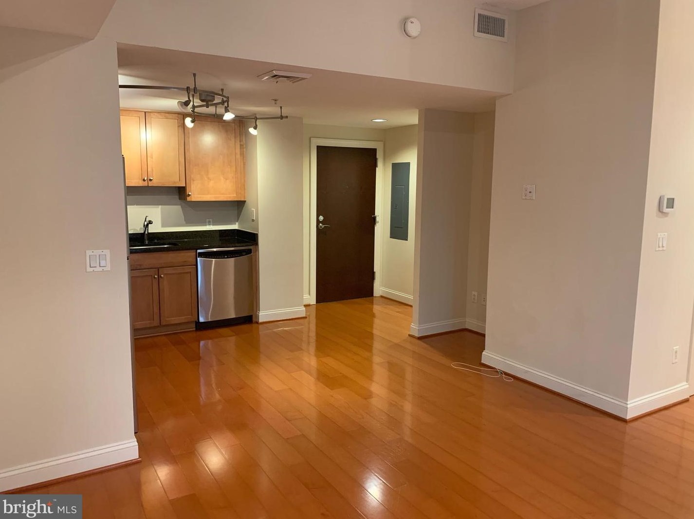 1020 N Highland St #220, Arlington, VA 22201