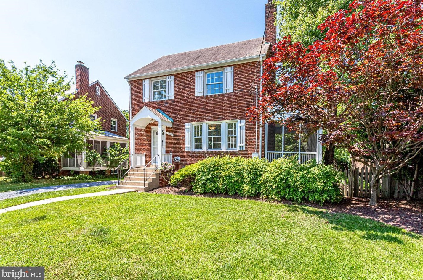 838 Woodrow St, Arlington, VA 22203-1523