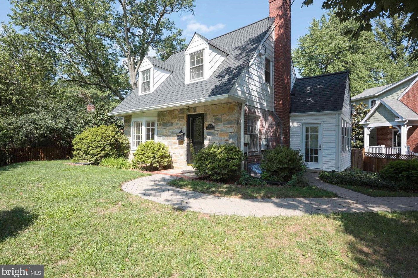 850 N Kensington St, Arlington, VA 22205