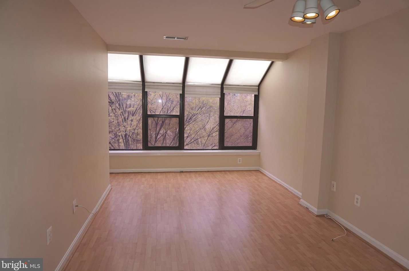 1029 N Stuart St #412, Arlington, VA 22201
