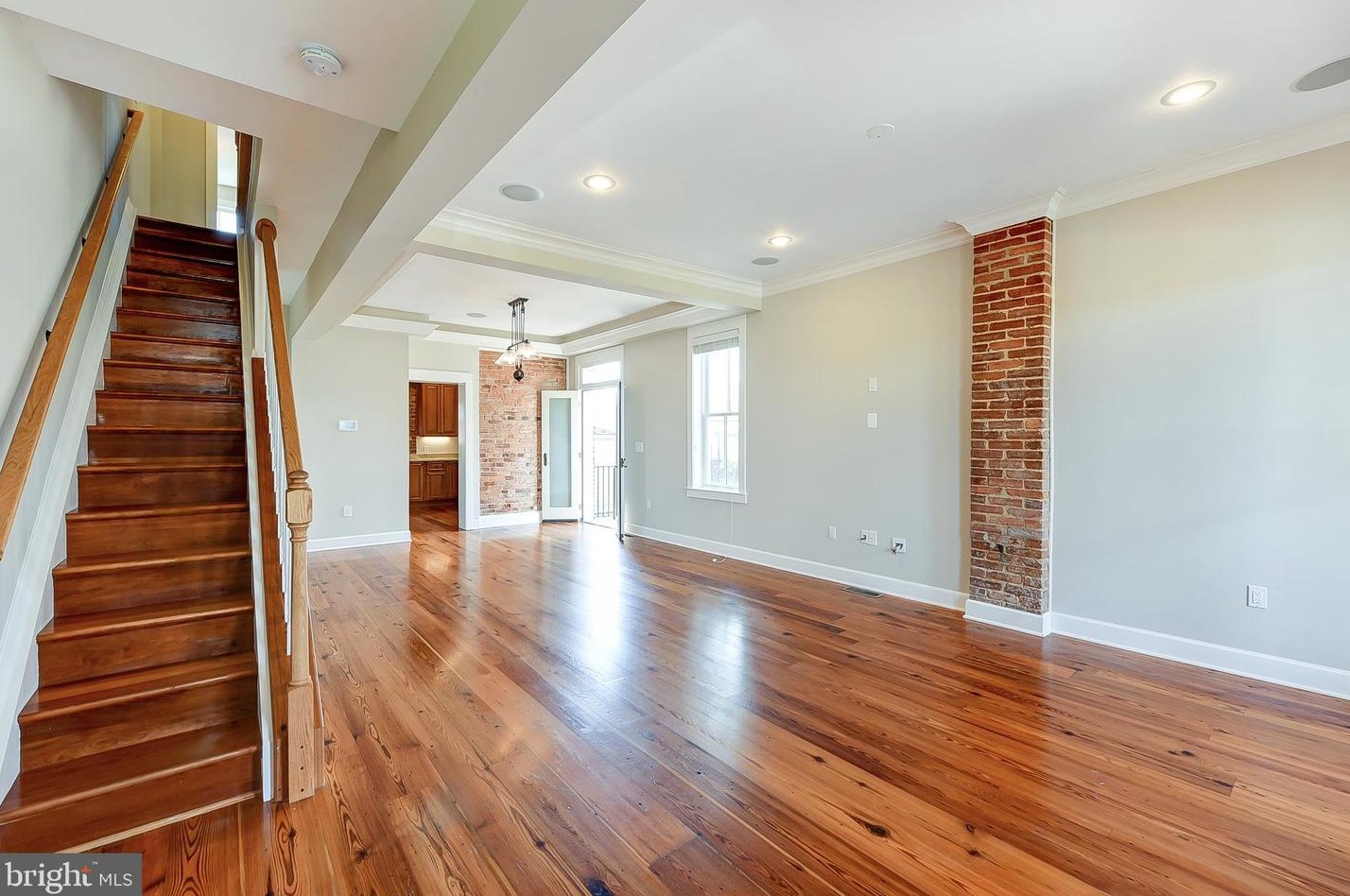 1005 Quinn St, Arlington, VA 22204-4741