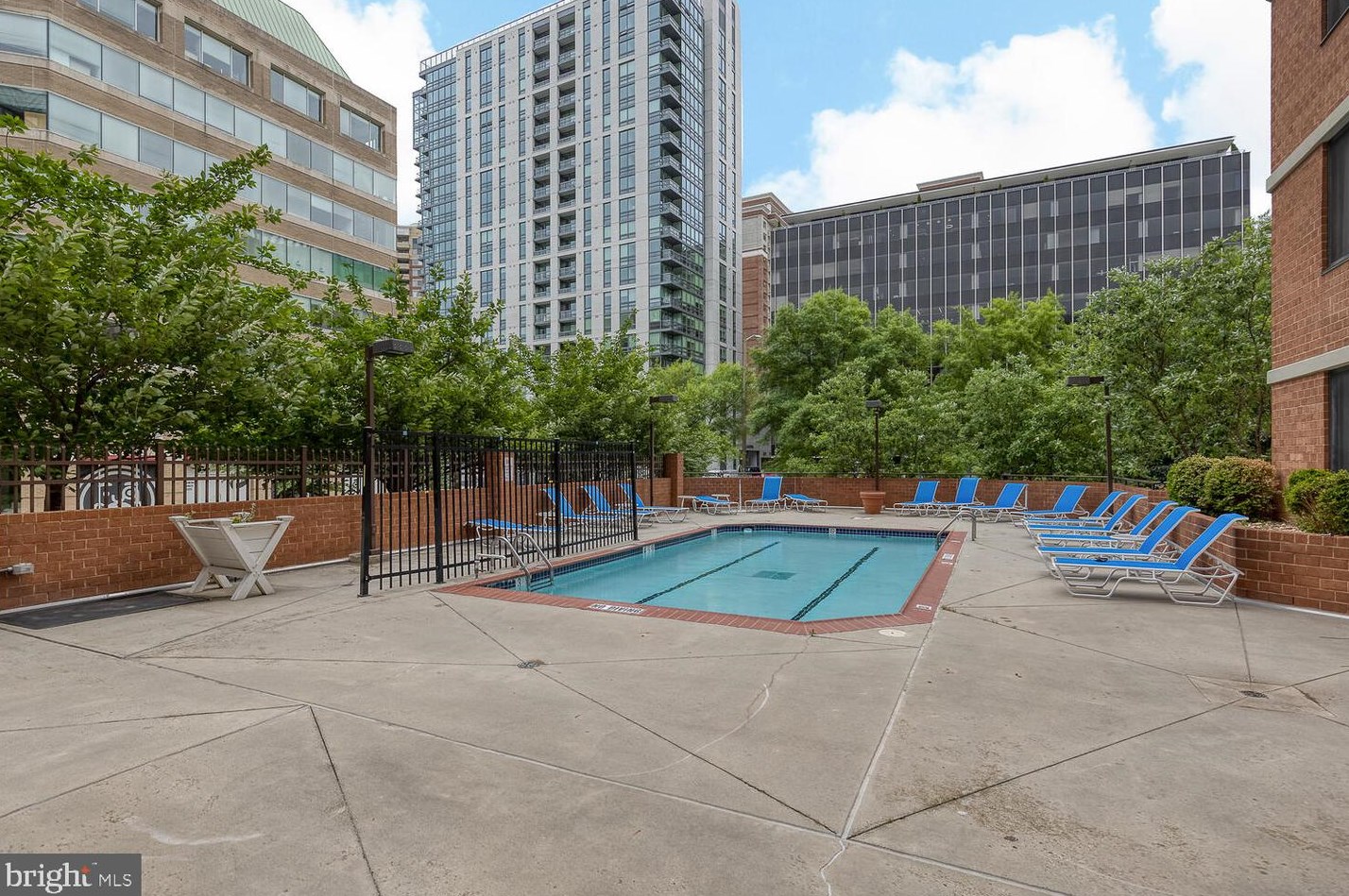 1001 Randolph St, Arlington VA  22201-5602 exterior