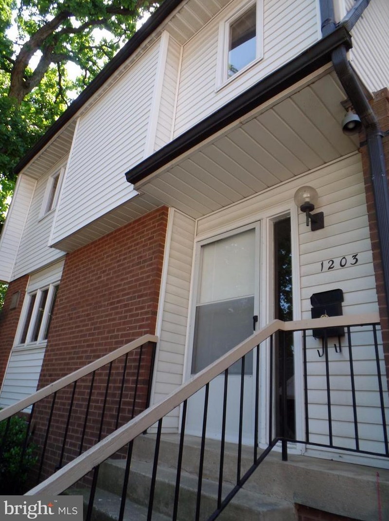 1203 N Stuart St, Arlington, VA 22201
