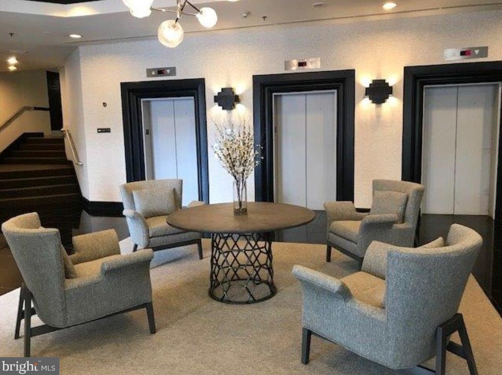 1001 N Randolph St #420, Arlington, VA 22201