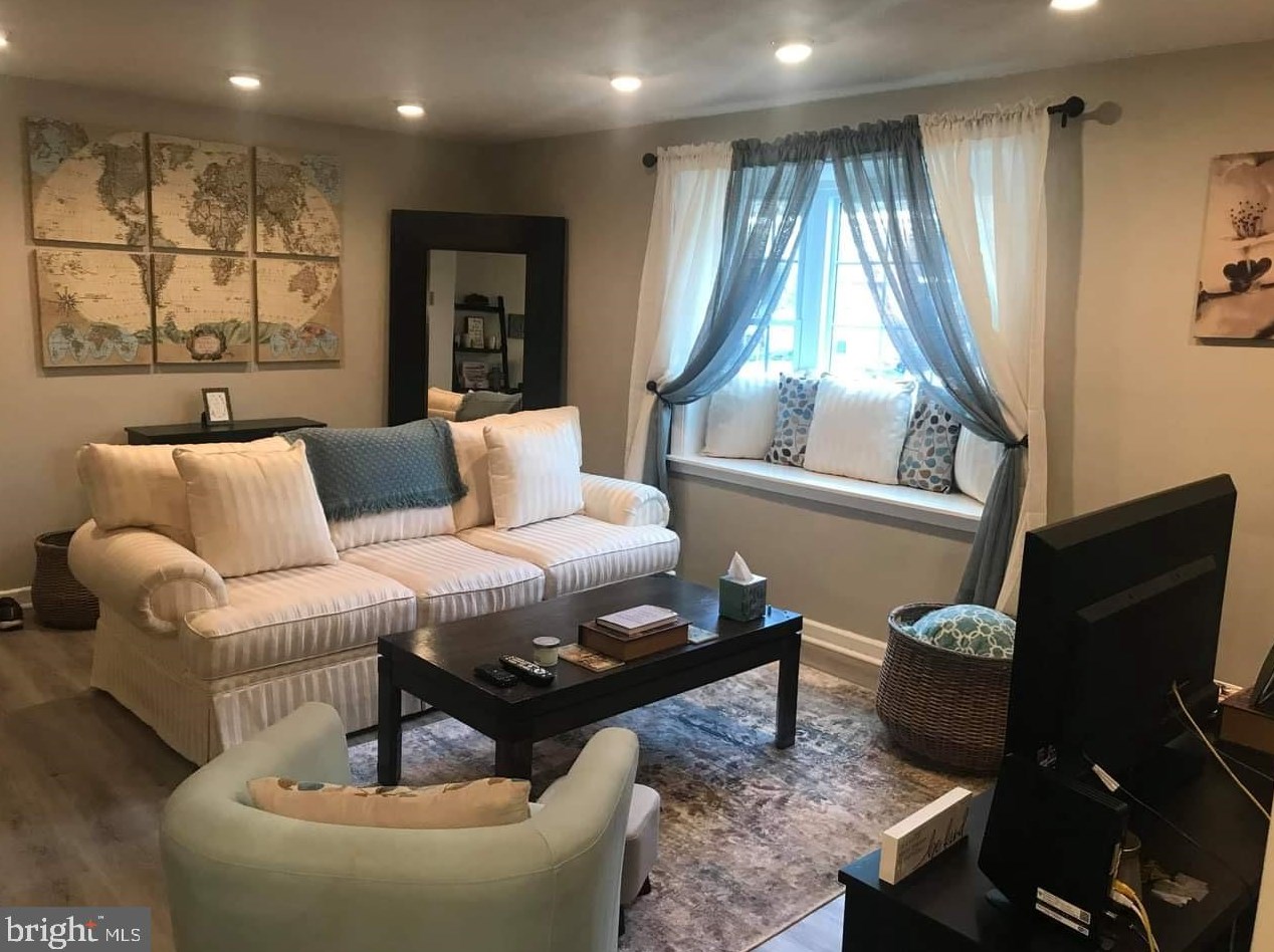 822 S Arlington Mill Dr #2-203, Arlington, VA