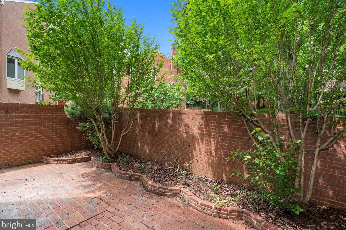 10 Montana St, Arlington VA  22204-1062 exterior