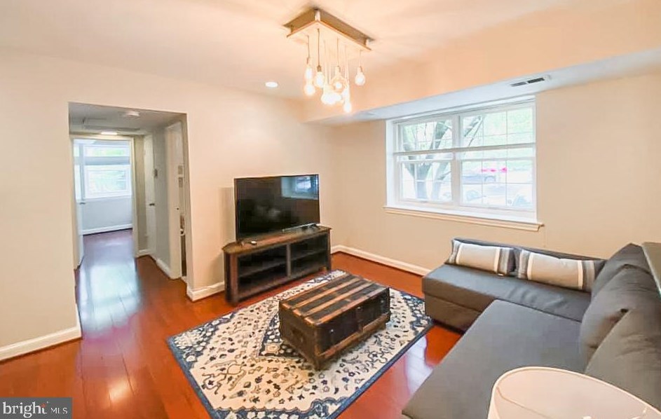 1307 N Ode St #402, Arlington, VA 22209