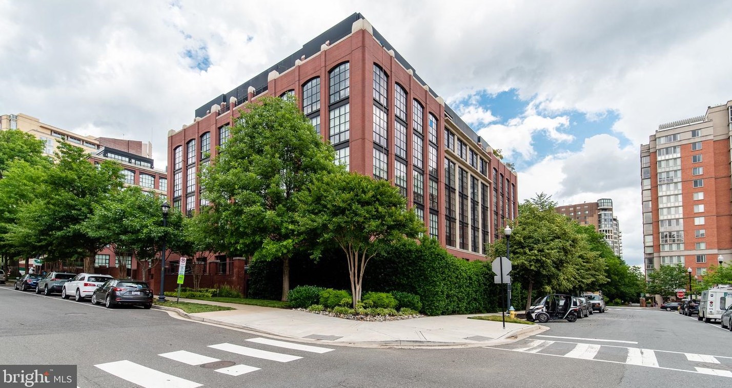 1615 Queen St, Arlington VA  22209-2801 exterior