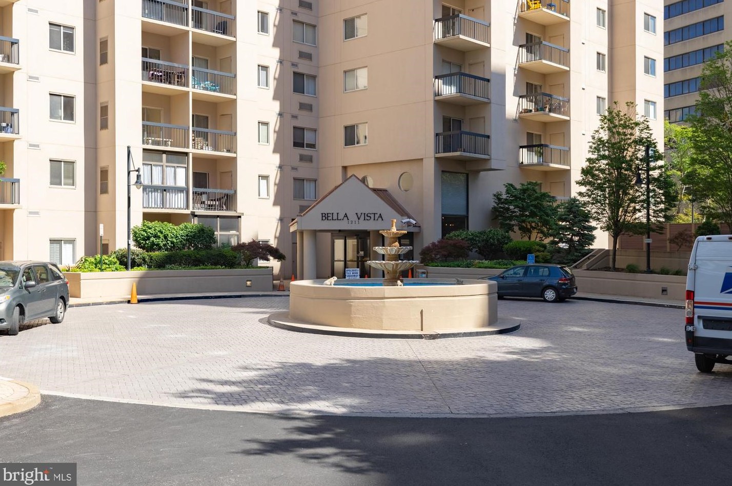 1211 S Eads St #601, Arlington, VA 22202