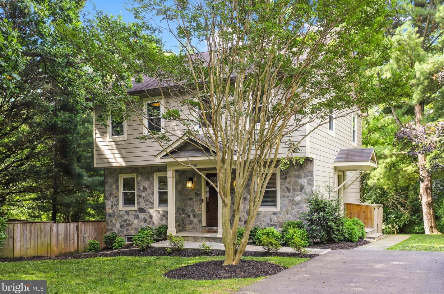 340 Kensington St, Arlington, VA 22205-1033
